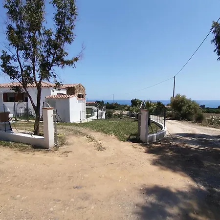 Piccolo Vicino Con Bellissima Vista Mare Tertenìa