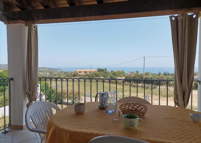 Piccolo Vicino Con Bellissima Vista Mare Tatil Evi Tertenìa